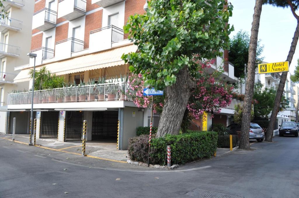 Hotel Nancy Rimini Bagian luar foto