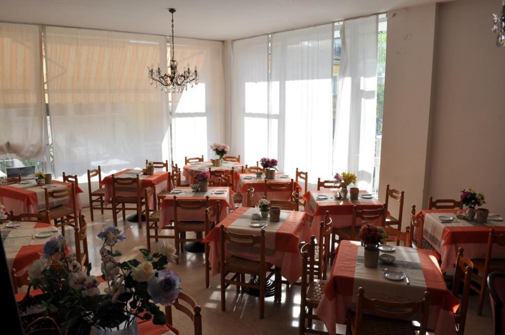 Hotel Nancy Rimini Bagian luar foto