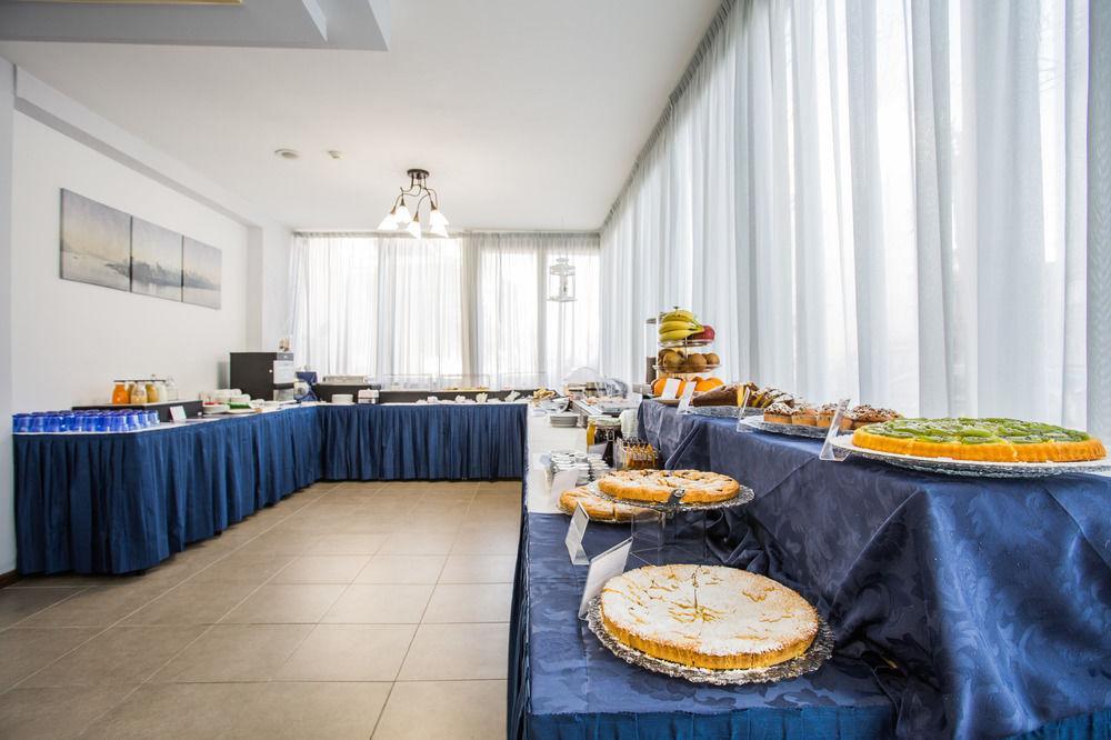 Hotel Nancy Rimini Bagian luar foto