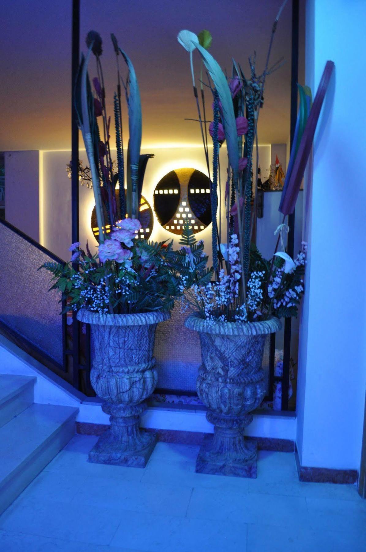 Hotel Nancy Rimini Bagian luar foto